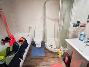Shower room- click for photo gallery